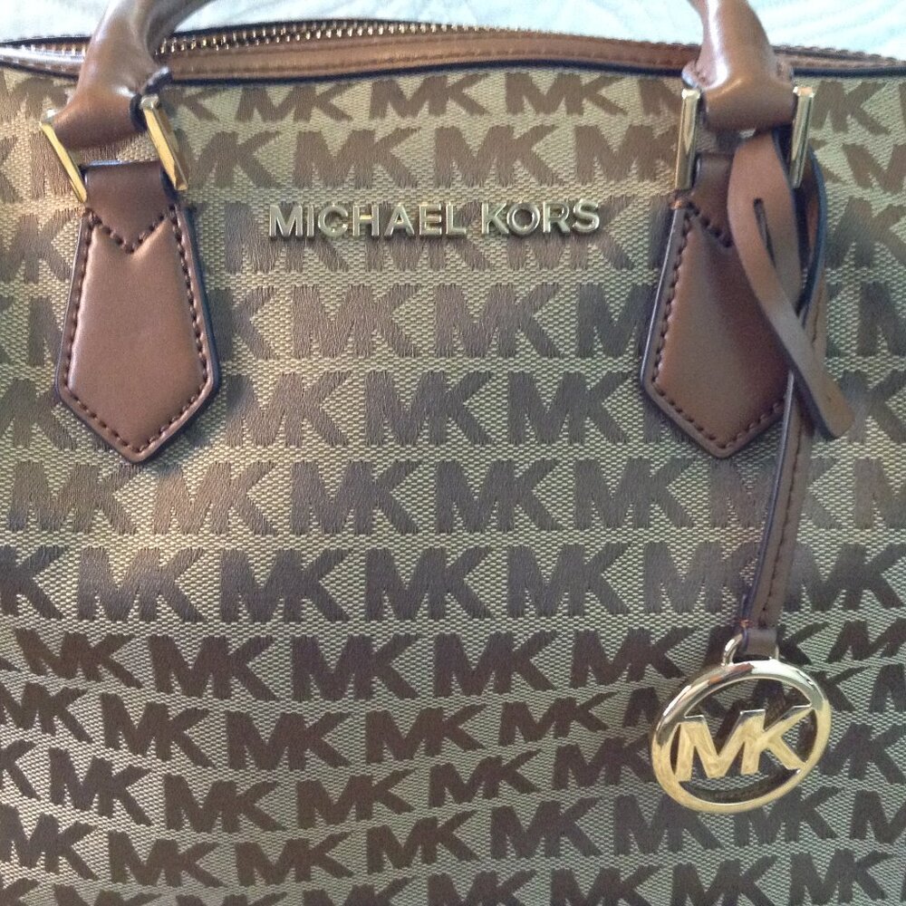 Michael Kors Doctor Bag, Canvas/Logo Satchel removeable shoulder strap; Classic - Picture 2 of 8